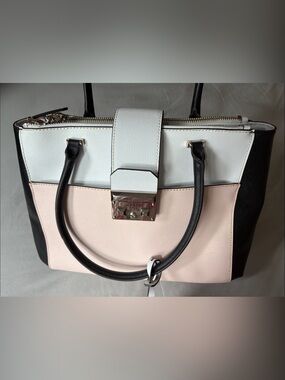 Guess White Shoulder Bag with Leopard-Print Lining